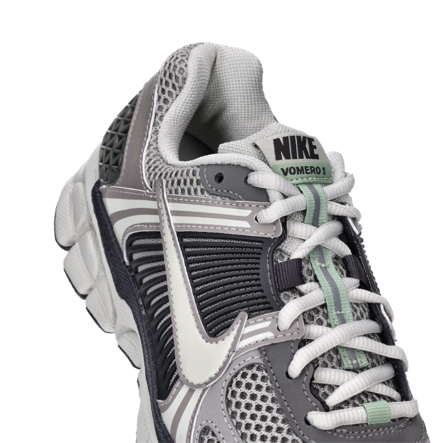 (W) Nike Zoom Vomero 5 Cobblestone and Flat Pewter