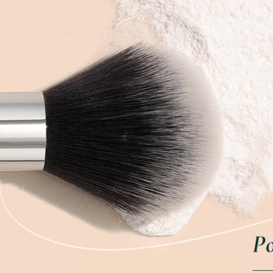 Кисть для пудры Studio 17 812, разноцветные, 1шт. (скидка-15%)