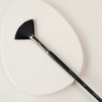 Кисть для пудры Picasso Fan 723, разноцветные, 1шт. (скидка-38%)