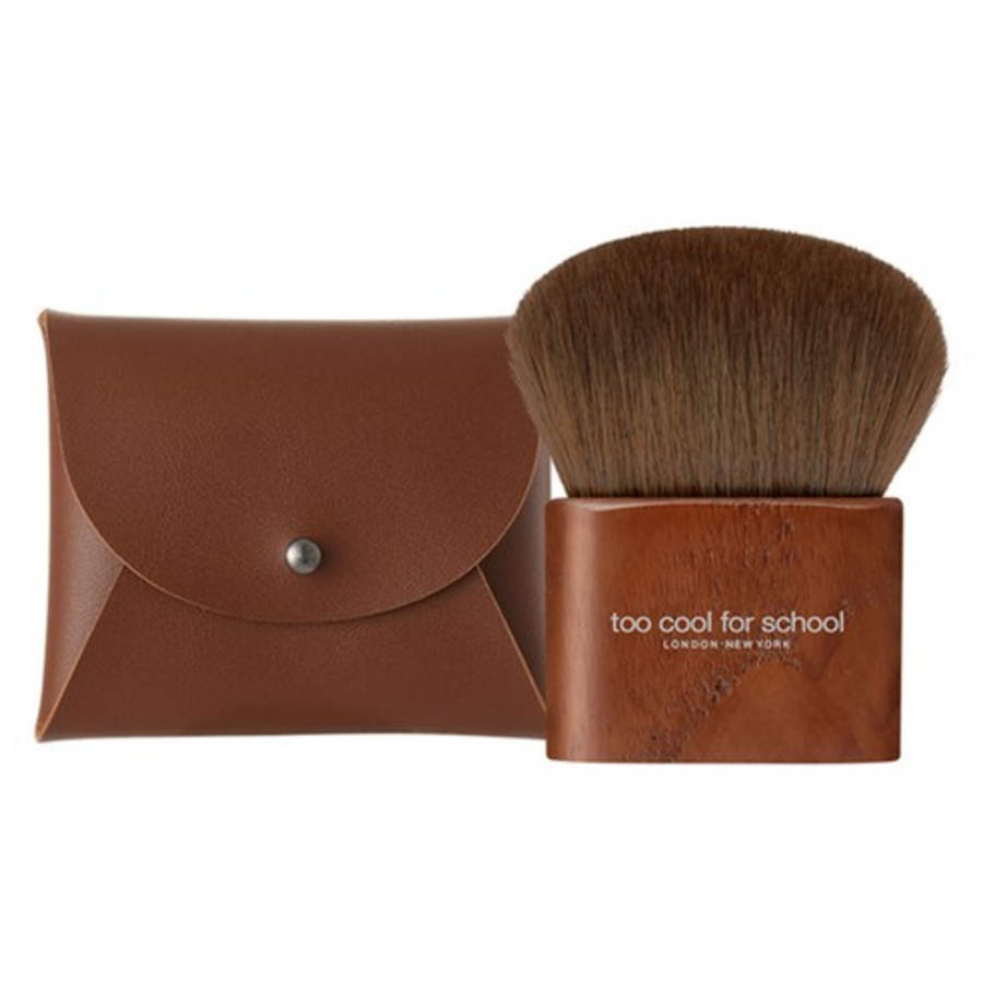 Too Cool For School Artist Vegan Карманная кисть для пудры + набор в чехле, разные цвета, 1 комплект (скидка-20%)