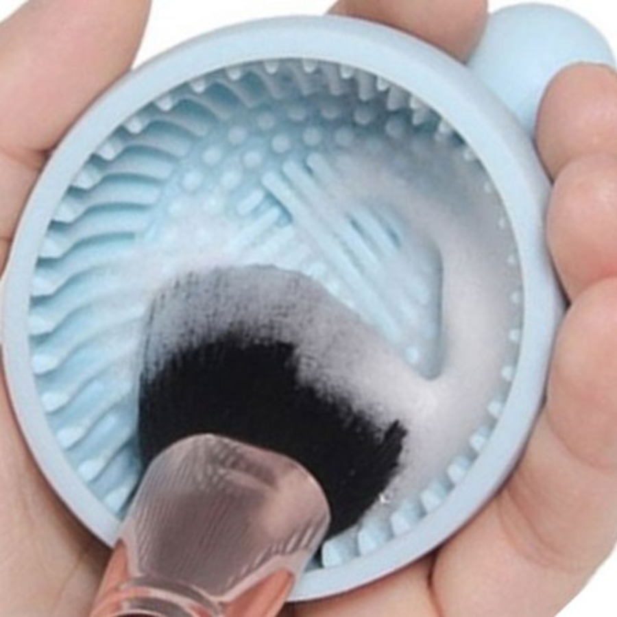 Силиконовая накладка для чистки слоеной кисти для макияжа Titan