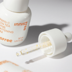 Тонизирующая сыворотка для лица с энзимом зеленого чая Innisfree New Vita C, 30 мл, 1 г (скидка-40%)