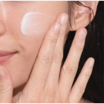 Увлажняющая сыворотка с гиалуроновой кислотой Innisfree Green Tea, SPF50+ PA++++, 50 мл