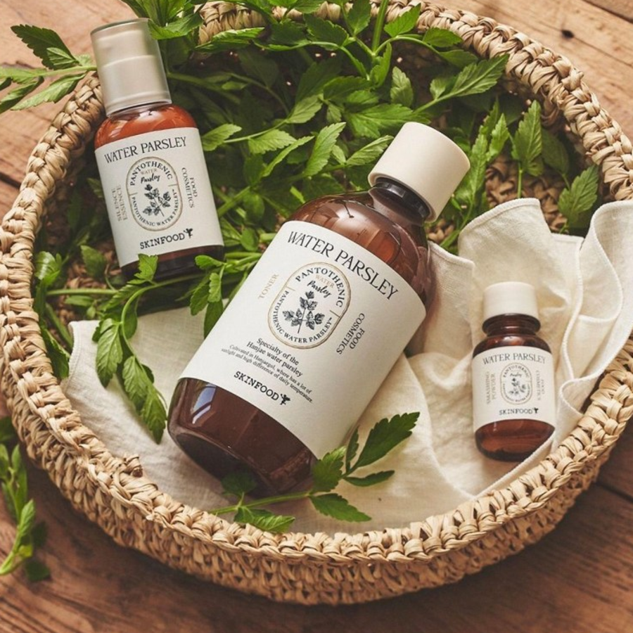 Успокаивающая пудра с пантотеновой кислотой и экстрактом петрушки SKINFOOD Pantothenic Water Parsley Smashing Powder, 15 мл