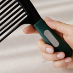 Wessen Rubber Grip Double Curve Comb Wave Perm – расческа для волос с волновой укладкой, зеленая, 1 шт.