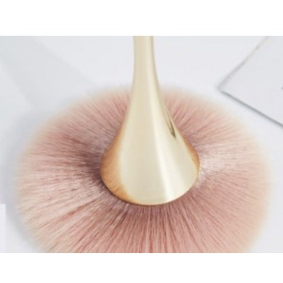 Premium Dust Brush KN-B3020 – профессиональная кисть для удаления пыли с ногтей