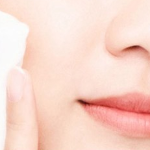 RNW Lip & Eye Makeup Vitamin Moisture Jojoba Oil Remover – Мицеллярное средство для снятия макияжа с глаз и губ с витамином и маслом жожоба, 120 мл