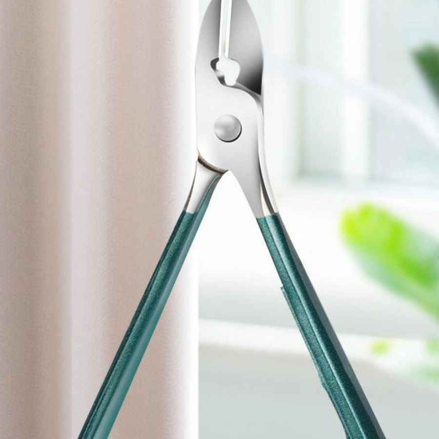 Travel Nail & Toe Clipper  – портативный набор для маникюра и педикюра из 12 предметов