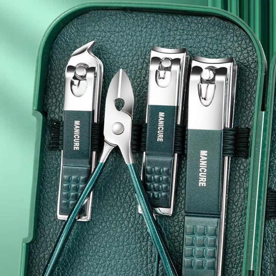 Travel Nail & Toe Clipper  – портативный набор для маникюра и педикюра из 12 предметов