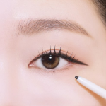 Karadium Slim Fixing Pencil Liner Black – ультратонкий карандаш-лайнер для глаз, оттенок Black