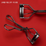 SHISEIDO Eyelash Curler Pro + Refill Pad – профессиональный завиватель ресниц с запасной резиновой подушечкой