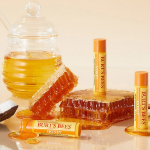 BURT’S BEES Moisturizing Lip Balm – увлажняющий бальзам для губ, 4.25 г