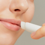 INNISFREE Canola Honey Lip Balm – увлажняющий бальзам для губ с юджейским мёдом, 3.5 г