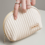 Elsso Half-Moon Pocket Design Pastel Color Cosmetic Pouch – очаровательная и функциональная косметичка для макияжа.