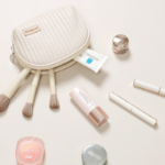 Elsso Half-Moon Pocket Design Pastel Color Cosmetic Pouch – очаровательная и функциональная косметичка для макияжа.