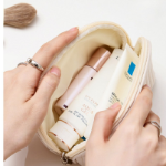 Elsso Half-Moon Pocket Design Pastel Color Cosmetic Pouch – очаровательная и функциональная косметичка для макияжа.