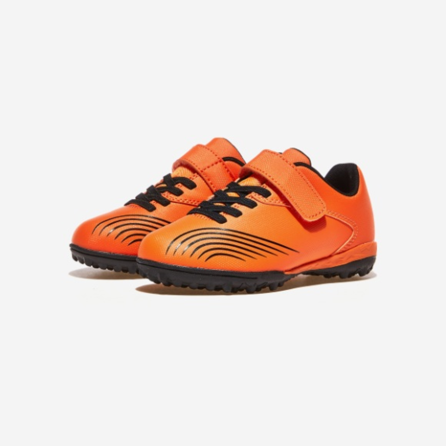 Diadora – кроссовки Striker TF 2