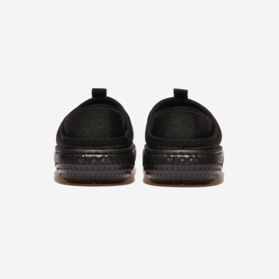 Crocs – CLASSIC PUFF MOC K