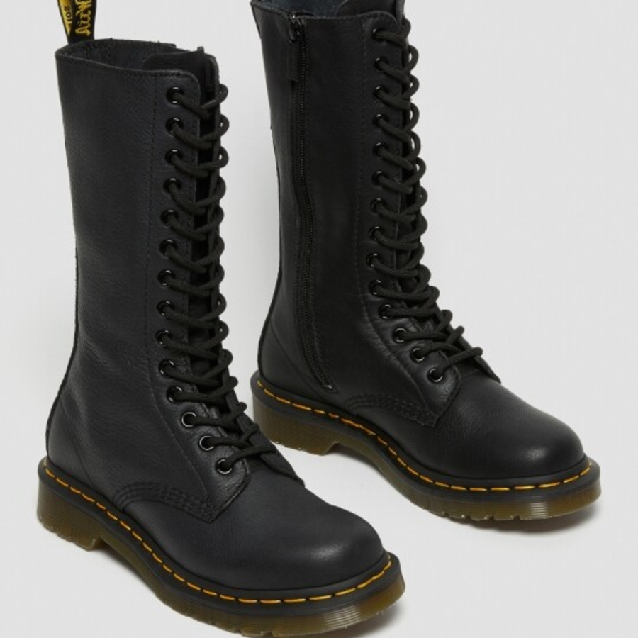 Dr. Martens 1B99 (14-Hole)