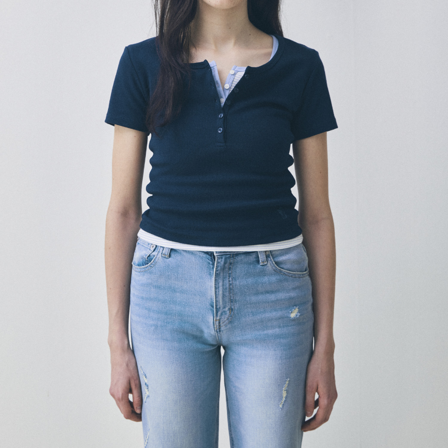 WHO.A.U – футболка Ribbed Henry Neck T-Shirt