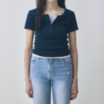 WHO.A.U – футболка Ribbed Henry Neck T-Shirt