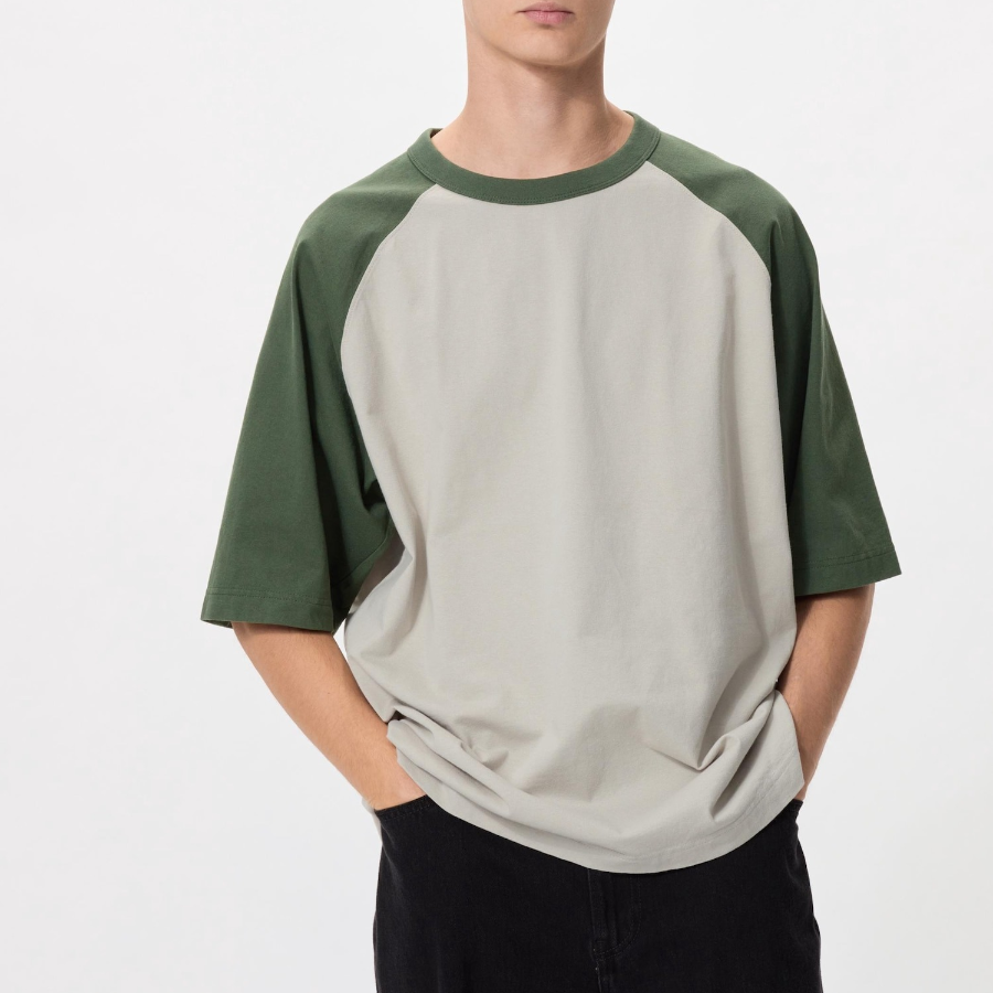 UNIQLO Oversized Bicolor Raglan T-Shirt