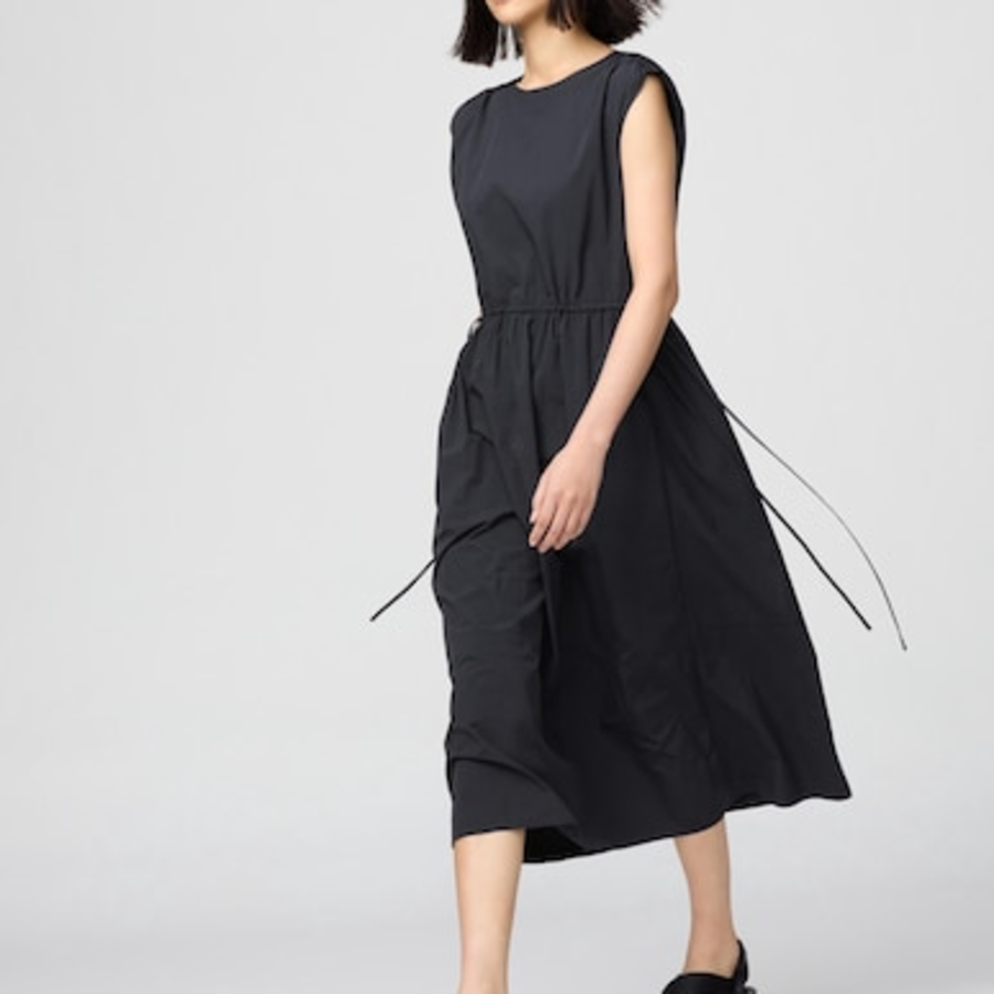Uniqlo – платье Gathered Dress (Sleeveless)