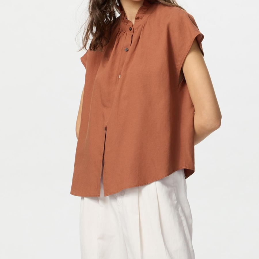 Uniqlo – блузка Linen Blend Frill Blouse
