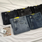 Джинсы из эластичного денима с полной резинкой и широким кроем на все сезоны