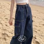 Женские джинсы карго с накладными карманами и удлинённым широким кроем