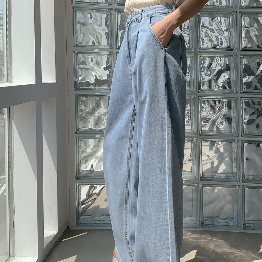 Женские летние джинсы с эластичным поясом и защипами