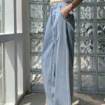 Женские летние джинсы с эластичным поясом и защипами