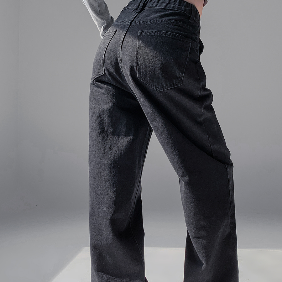 Женские джинсы с эластичным поясом, защипами и широким кроем