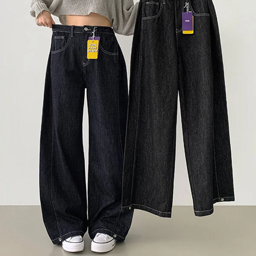 Женские тёмные необработанные джинсы с резинкой на талии, контрастной строчкой и кнопками на штанинах