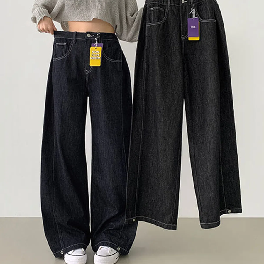 Женские тёмные необработанные джинсы с резинкой на талии, контрастной строчкой и кнопками на штанинах