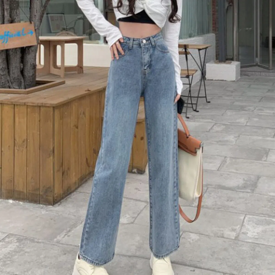 Женские винтажные джинсы с акцентом на задние карманы и варкой