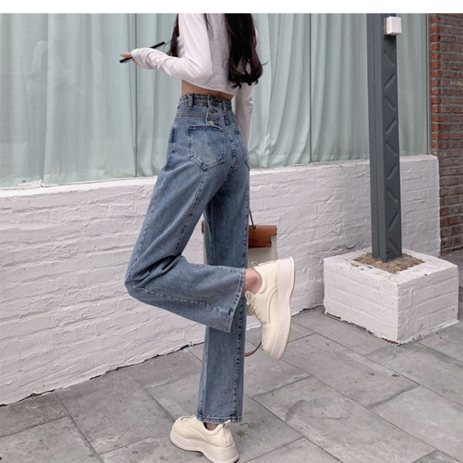 Женские винтажные джинсы с акцентом на задние карманы и варкой