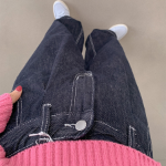 Женские джинсы из необработанного денима с защипом и шнурком на талии