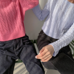 Женские джинсы из необработанного денима с защипом и шнурком на талии