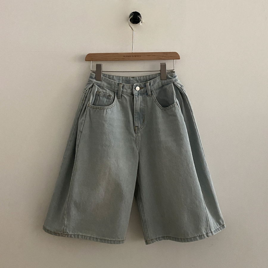 Женские джинсовые бермуды с высокой талией, защипами и винтажной варкой