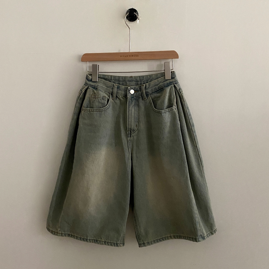 Женские джинсовые бермуды с высокой талией, защипами и винтажной варкой