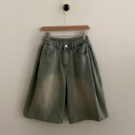 Женские джинсовые бермуды с высокой талией, защипами и винтажной варкой