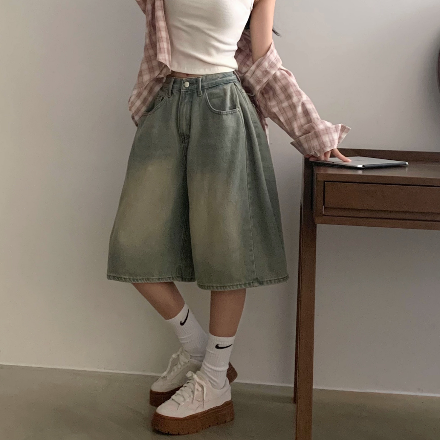 Женские джинсовые бермуды с высокой талией, защипами и винтажной варкой