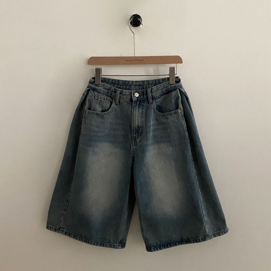 Женские джинсовые бермуды с высокой талией, защипами и винтажной варкой