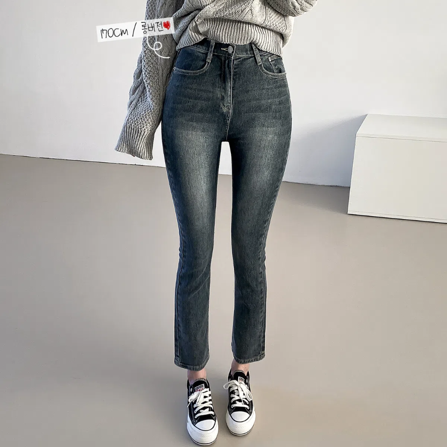 Женские джинсы прямого кроя с высокой посадкой и скрытой эластичной талией из тёмного денима