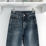 Женские джинсы прямого кроя с высокой посадкой и скрытой эластичной талией из тёмного денима