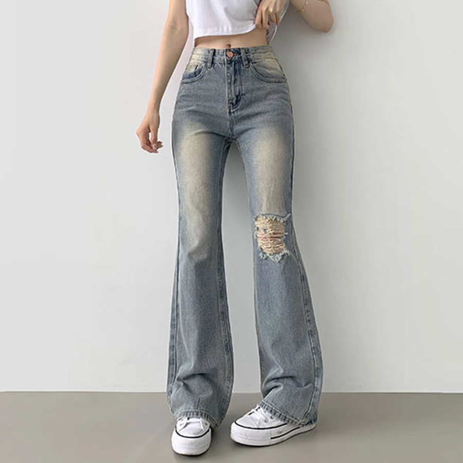 Женские джинсы с односторонним эффектом потертости и широким расклешённым кроем (bootcut wide fit)