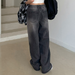 Джинсы с пескоструйной обработкой, резинкой на поясе и широкими штанинами