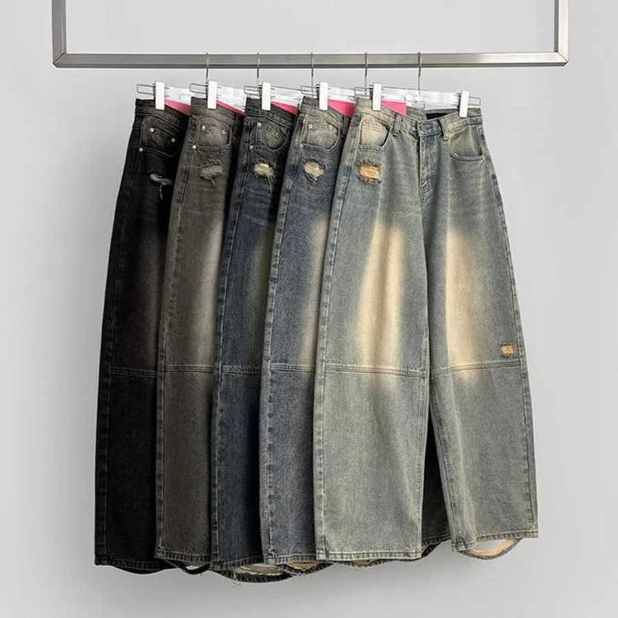 Женские wide-fit джинсы с объёмным кроем, декоративными швами и акцентными потертостями