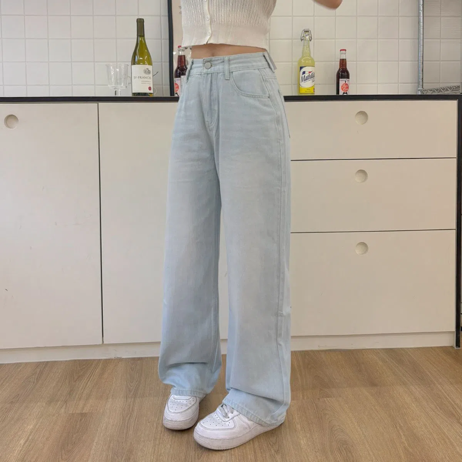 Женские летние лёгкие джинсы с высокой посадкой и прямым свободным кроем